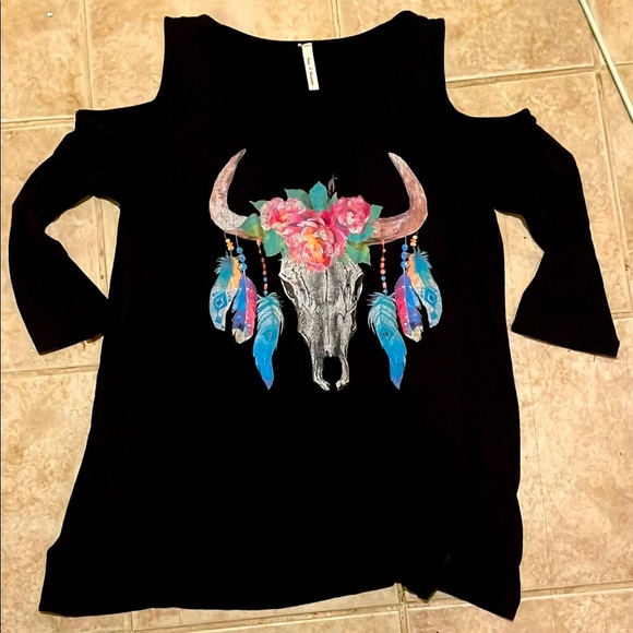 Tops - Black Cold Shoulder Top with Graphic Design